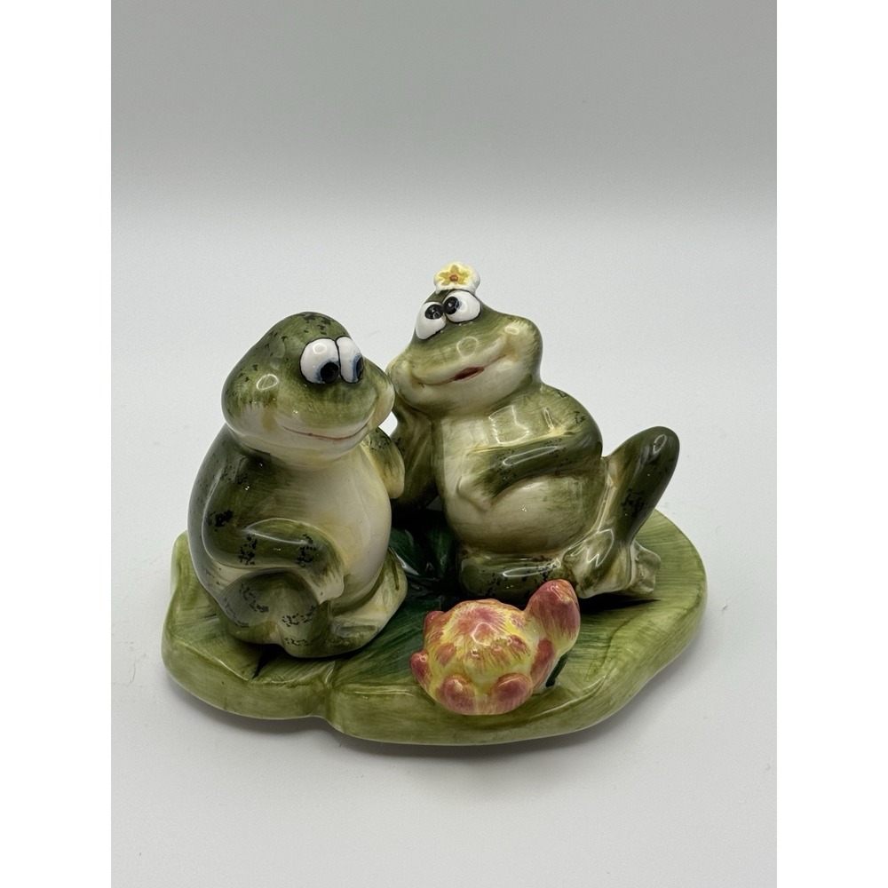 Popular Creations Frog Salt & Pepper Shakers Lily Pad Set with Tray SP3010
